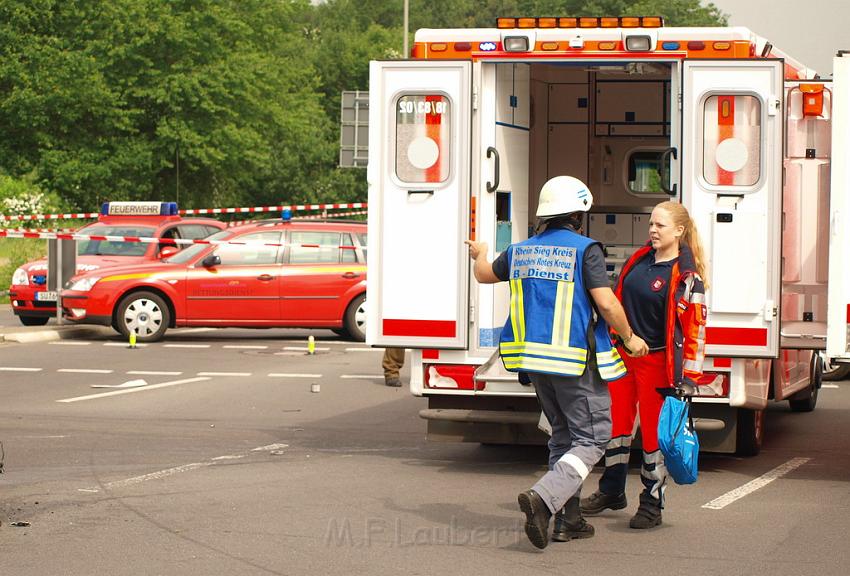 Schwerer Unfall mit Reisebus Lohmar Donrather Dreieck P098.JPG